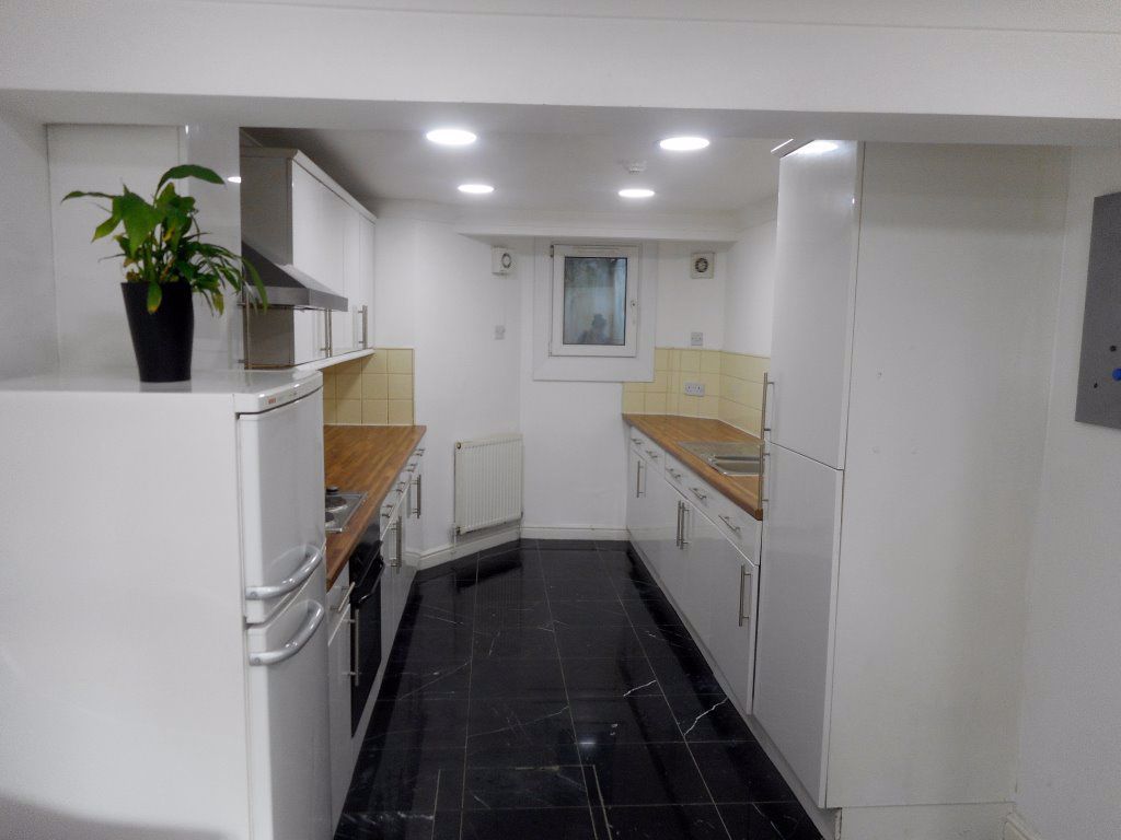 jnrproperties's tweet photo. SHARE NEXT YEAR WITH ALL YOUR FRIENDS FOR AS LITTLE AS £300 A MONTH
WE HAVE HIGH QUALITY HOUSES IN GREAT LOCATIONS STILL AVAILABLE TODAY
Call us on : 02920 002420 or email jnr@jnrproperties.co.uk
Click on the link to see just some of the houses available 
https://t.co/6bo4rVcrmz https://t.co/dJIEoqJk16
