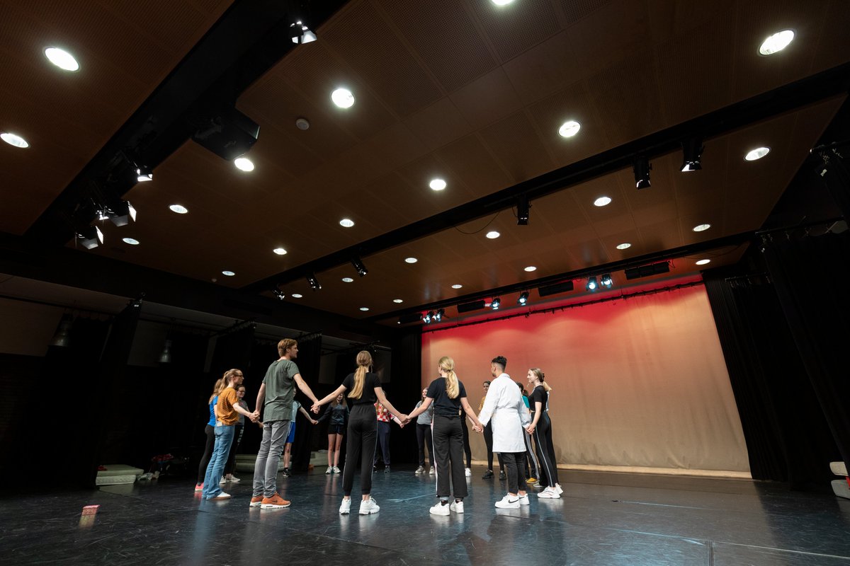 Na een succesvolle Open Dag op #Kottenpark, dankzij onze  theatrale leerlingen, maken we ons op voor het Open Huis van #Innova a.s. woe 29 januari van 17:00 - 20:00. Nieuwsgierig hoe je onderwijs op Innova kan combineren met de #Kunstklas op Kottenpark? We vertellen het je graag!