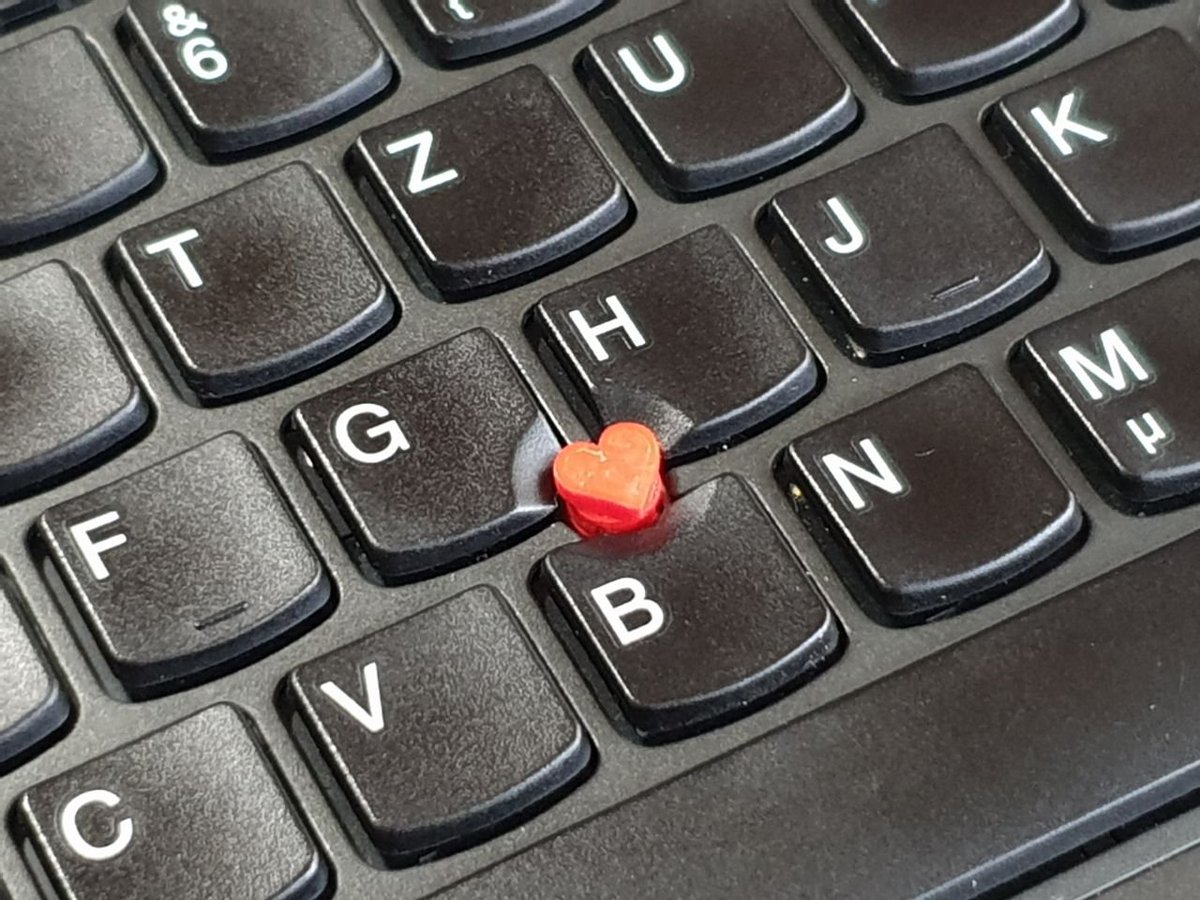 vree_at's tweet photo. How about I make this 🔴

Into this ❤️

Is this love or already heresy @Lenovo ? https://t.co/Gs98iRx6lZ