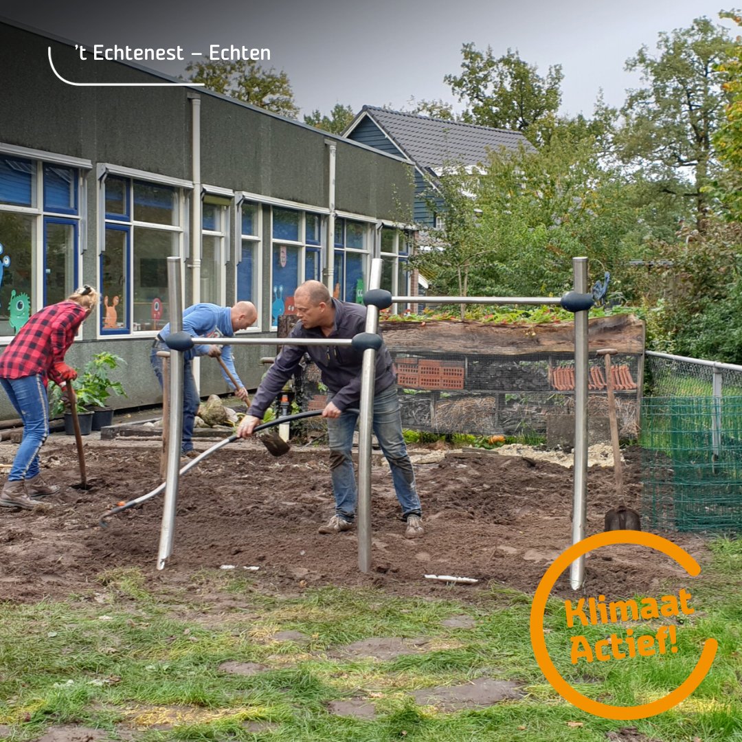 WDODelta's tweet photo. Ook in #Echten weet men raadt met de #klimaatsubsidie.  Het schoolplein van @echtenest wordt flink aangepakt.  Meer ruimte voor de moestuin en er wordt een amfitheater neergezet. Ook een goed idee met oog op het #klimaat? Kijk eens op https://t.co/fNRNuY8TqJ  @Keivaneendorp https://t.co/vYVr7NWZWL