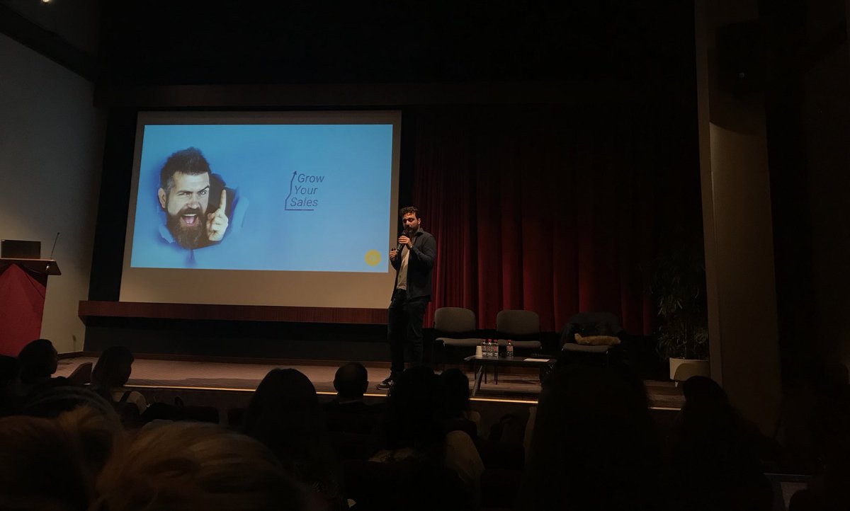 Margot_Plateau's tweet photo. Deuxième conférence avec Alexis Ferrebeuf, CEO de New Tone Studio, qui nous parle de cinéma et de l’entertainment ! 🎬
#marketingweek #marketing #cinema https://t.co/Itsao7VOXJ