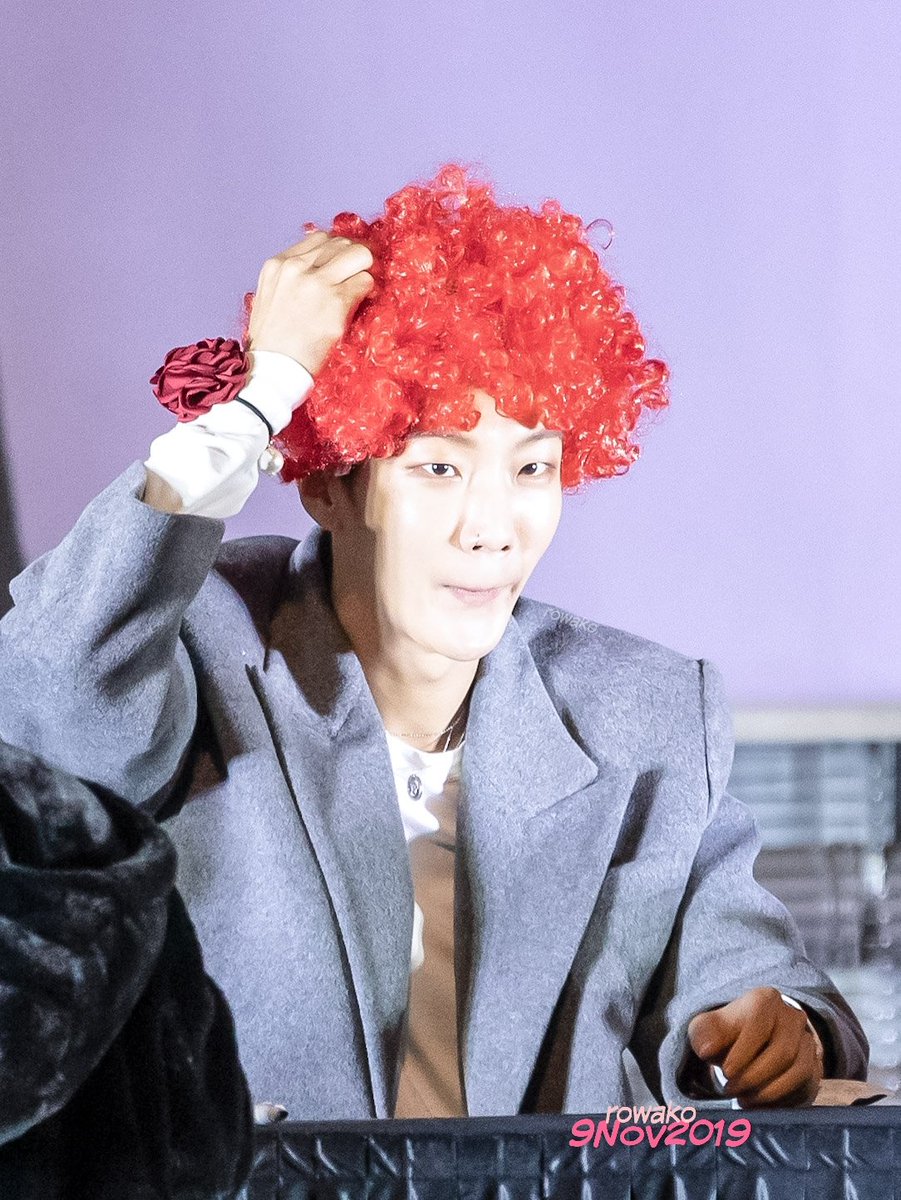 rowakoRi's tweet photo. Countless headwearss🌰🤣🤣 #이승훈 #HOONY #LeeSeunghoon #李昇勳 #WINNER #위너 #ウィナー CROSS fansign in Sinchon🌃🏁 #latepost😉 https://t.co/7Aj8lBsSHw
