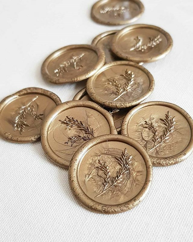 - Stamp -

Wax seals are being added to some menus and invitations in the studio today.

One of my favourite jobs; it's quite therapeutic when you get into a flow. ift.tt/2RyKX2d