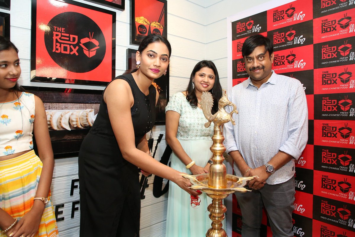 KarolyMedia's tweet photo. Coordinated Actress @ImSpandanaa for the inauguration of #Theredbox Indo   Chinese Food Takeaway At #Madinaguda  #Karolymedia https://t.co/W15rcOqE6A