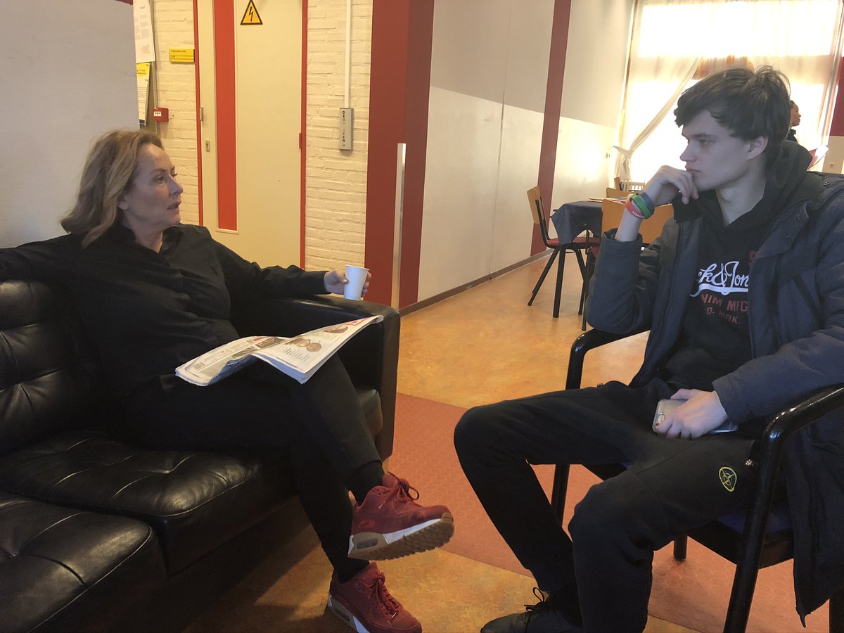 EsterWierenga's tweet photo. Vanavond is het zover: 21.25 bij @RTL4  #FiveDaysInside bij @KonVisio Het Loo Erf met @Angelagroothuiz
 
https://t.co/7OdrO5ZYp4 https://t.co/RE0J8n4zij