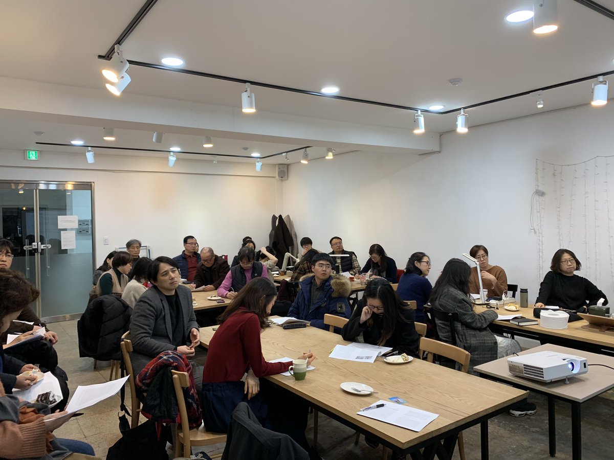 nomadist_org's tweet photo. 제36회 화요토론회 “홉스와 ‘계몽의 변증법’: 절대주권과 자기보존의 역설” 한상원 선생님의 발��를 시작합니다 https://t.co/MsR4uE3ExA