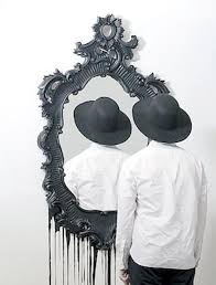 أحتاج وجه حياةٍ ليس يشبهني
لم يلتقط نفساً يوماً بمرآتي !