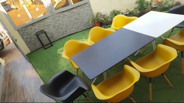 FourchetteMarly's tweet photo. Hello! Une pause-midi entre collègues à La Fourchette Marly vous tente? Profitez de notre espace intérieur et extérieur modulable à votre guise.

#LaFourchetteMarly, votre satisfaction est notre priorité... Nkol-Eton, Carrefour Moto-Georges
Résa : 699058745 https://t.co/HcmTwLU10M