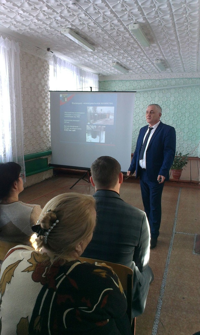 Начались встречи с жителями — первая прошла в Кутулуке. Сейчас встречаемся с жителями Большой Малышевки. Завершится этот день общением с гурьевцами. На встречах присутствует депутат Самарской Губернской Думы Александр Живайкин. Завтра встречи пройдут в Вертяевке и Георгиевке.