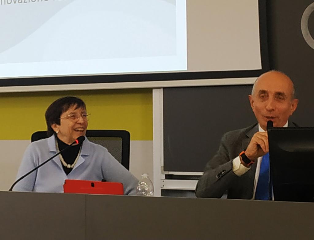 smartcommonslab's tweet photo. La #sostenibilitá non puó prescindere da un nuovo #paradigma, nel quale il cittadino non é solo fruitore passivo, ma attore coinvolto in obiettivi comuni in modo intelligente.
Paolo Golzio AD @AstiServPubbl dipinge uno scenario coinvolgente sul ruolo delle #utilities #CSRIS20TO https://t.co/h6naQa6YME