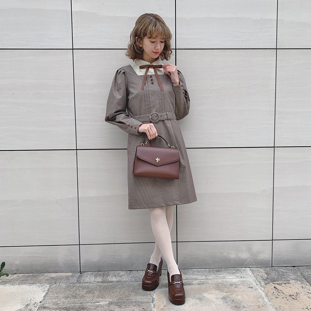 F I N T Official フィント公式 Twitter પર Pick Up スクエアネックチェックタイトワンピース F I N T スクエアネックのデザインが大人見えなワンピース 一着ではもちろん ブラウスとの重ね着やスカーフアレンジでフィントらしい着こなしも こちら