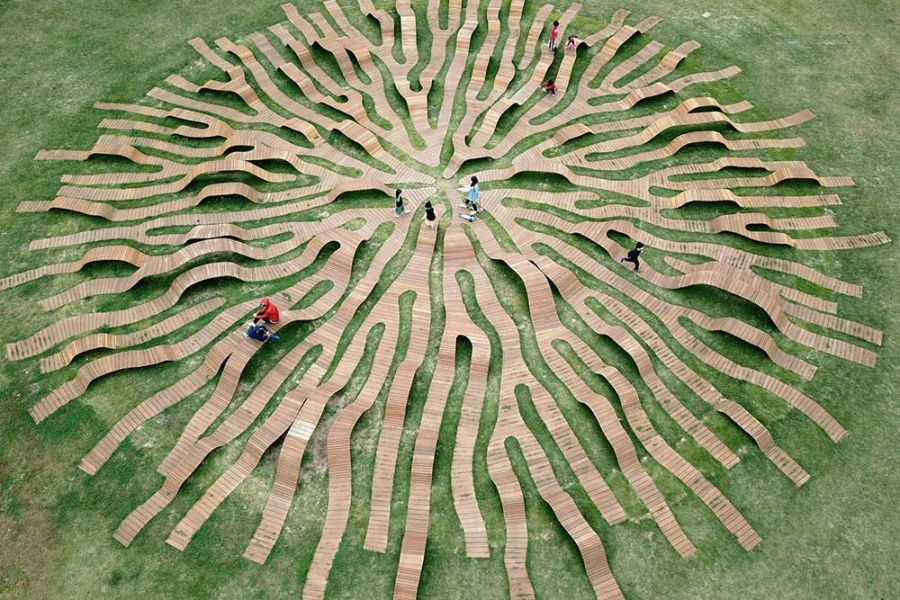 BIMMonde's tweet photo. Root Bench, une #sculpture d’art public de forme circulaire servant également de banc conçu pour représenter l’apparence d’une racine d’arbre dans le parc de Hangang à Séoul, en Corée du Sud. 🌳💯 #UrbanArchitecture #design 
https://t.co/10NcXH5Jci https://t.co/5aDDzGJlIb