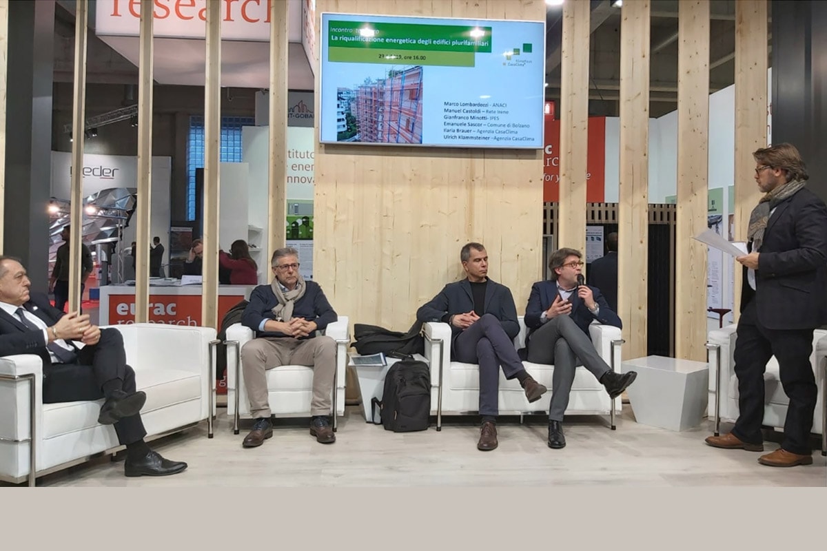 quotidianocondo's tweet photo. #ReteIrene e #CasaClima: ecco le linee guida per riqualificare i condomini. Presentate durante #Klimahouse2020 le linee guida per la certificazione CasaClima negli interventi di #RiqualificazioneEnergetica dei #condomini esistenti.
Info su: https://t.co/msQ5k2IvNC https://t.co/fBm79ki2Ea