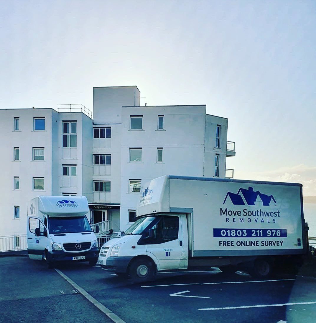 MoveSouthWest1's tweet photo. Happy MSW team packed and ready for Bristol, shame Frank van is camera shy today 😄 #bristol #removals @BoostTorbay #torquay @TorquayNetwork @TorquayChamber @TorquayOnline @ https://t.co/FHXQ1dINVr
