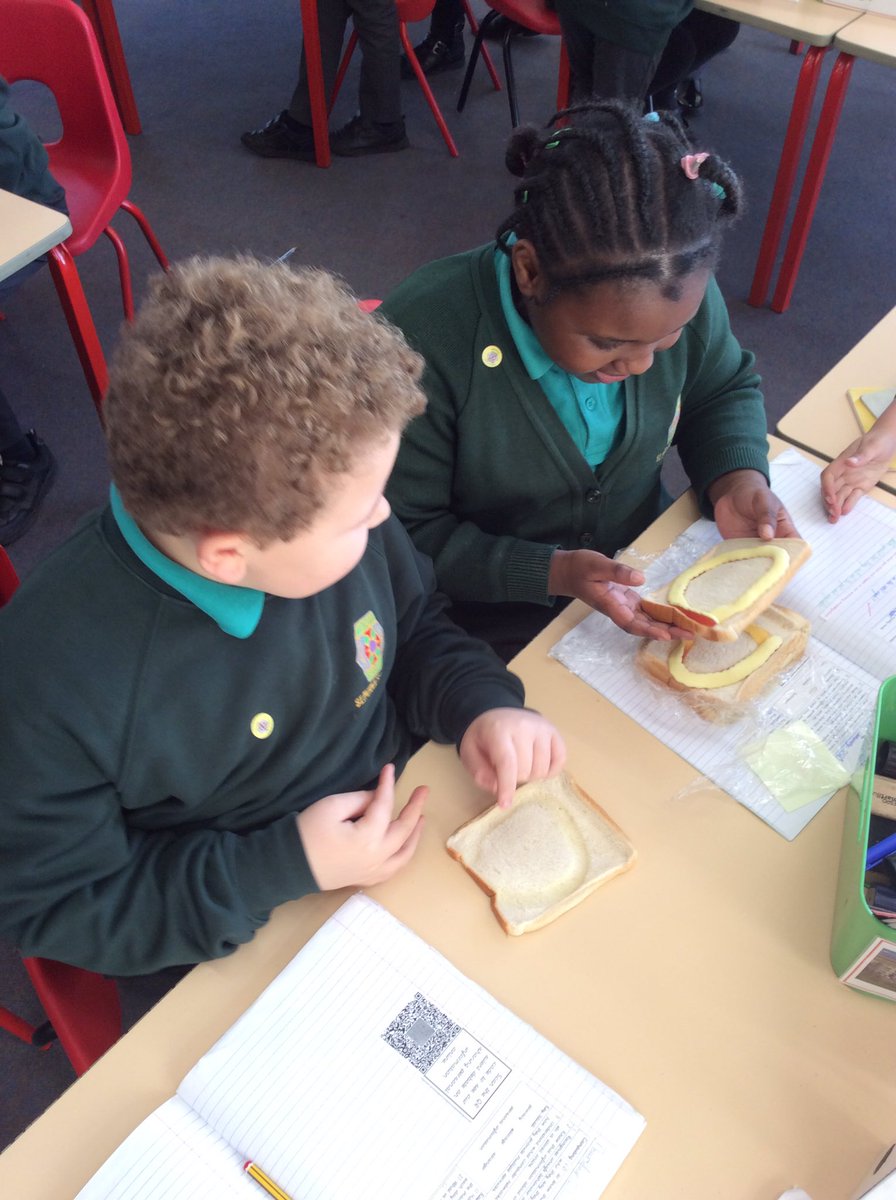 StPatricksNotts's tweet image. We’ve been investigating how cast fossils are formed in Year 3. #yeahscience #underpressure