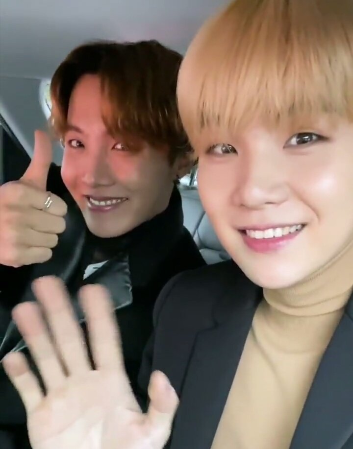 THESE ARE SOPE SELCAS AND NO ONE CAN TELL ME OTHERWISE HHHHH IT'S BEEN SO LONG OKAY