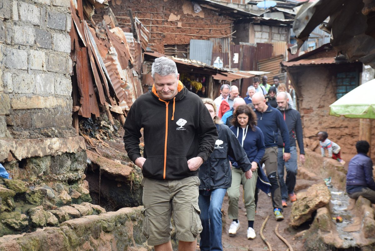 avsi_kenya's tweet photo. A WALK THROUGH KIBERA
The guests had a chance to experience life in Kibera, where most of the children they support come from. Despite the difficult living conditions, families here have joy & hope for a better life. #PeopleForDevelopment #DistantSupportProgram #sostegnoadistanza https://t.co/1XgJS0E4OG