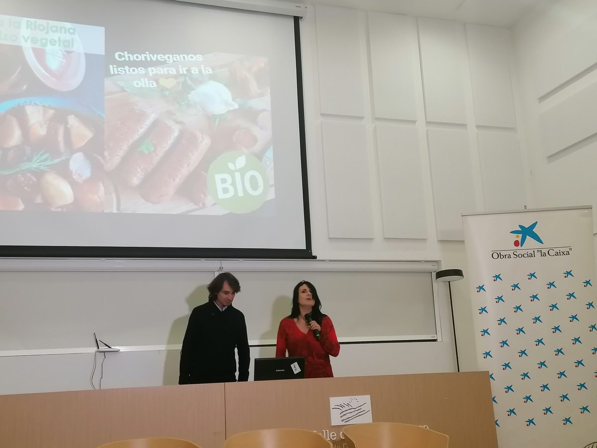 ArrabalAID's tweet photo. Es posible alimentarse de forma más saludable y sostenible. La @CucharaVerde_ lo demuestra en #InnovarconPropósito #LaNoriaSocialHub @diputacionMLG @FundlaCaixa en #Pizarra. Una #positivefood que respeta los #ObjetivosDesarrolloSostenible, sin pesticidas y con + ahorro de agua. https://t.co/r1wFS66K7Q