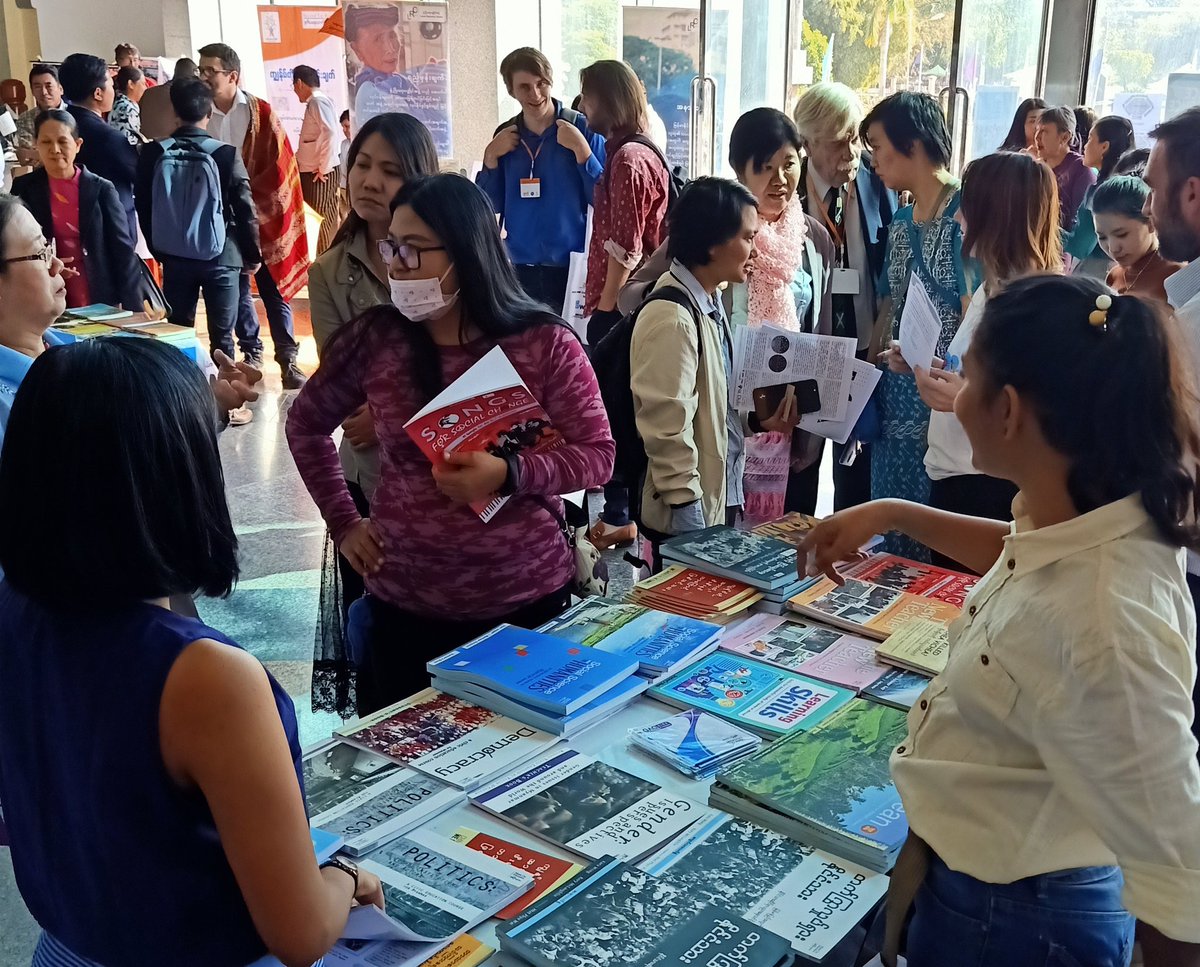 ERodDev's tweet photo. 45 Organizations, 520+ people: @IDRC_CRDI @CanadaDev #K4DM #KnowledgeMarketplace comes to a close w/ new contacts, #social #research ideas &amp; reports, bringing together a growing community. In #Myanmar, eager to learn &amp; exchange for better public policies. https://t.co/tBtdIfc8d8