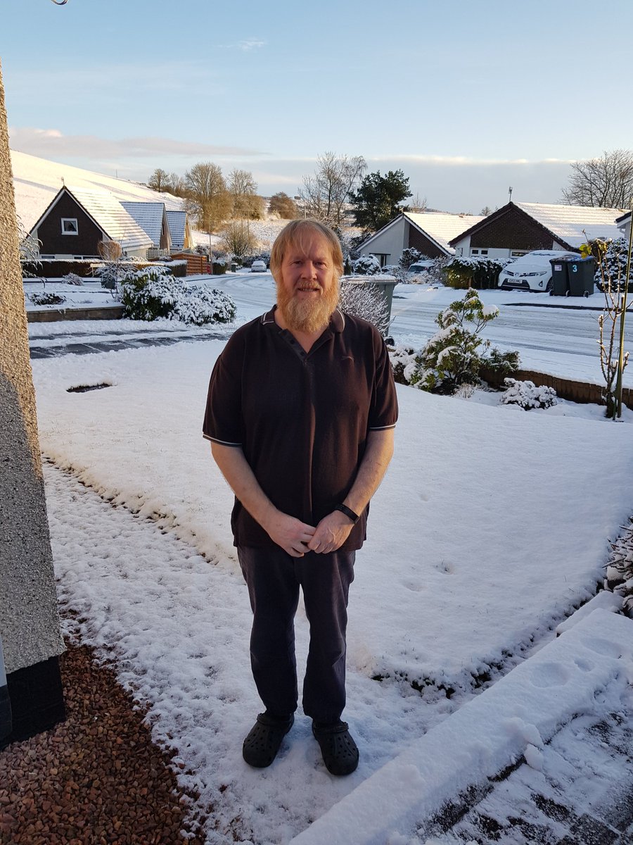 SelectDiane's tweet photo. Another interesting meeting with SELECT member Kenny Ironside in a very snowy Crieff this morning. #lovethisjob #thefutureiselectric #updates_select https://t.co/0uNqGwjb4k