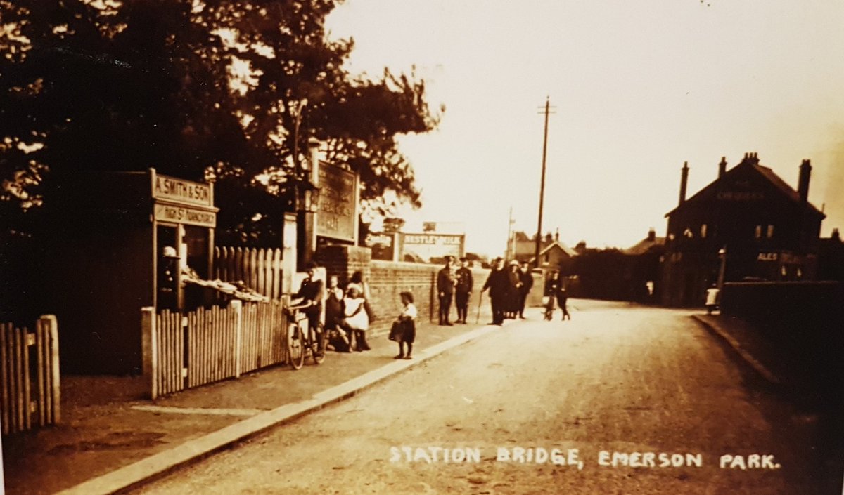 Emerson Park station opened in 1909 to serve the exclusive garden suburb, which was being built in the early 1900s.
The 📷 shows the station bridge during the First World War 
#emersonpark #station #gardensuburb #ww1 #localhistory #havering #haveringmuseum