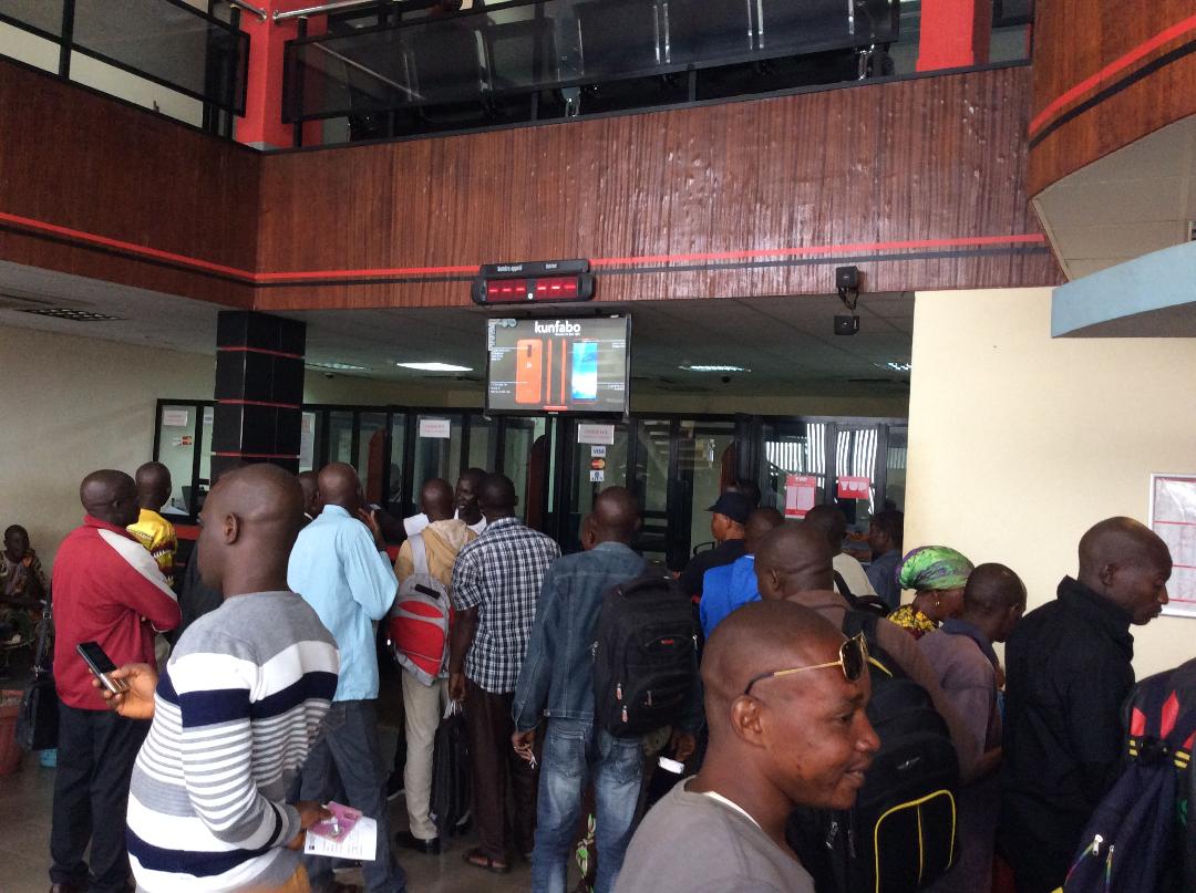 kunfabo's tweet photo. Nos Smartphones sont  arrivés a Conakry 🇬🇳  , los premiers clients peuvent l'avoir a travers la société générale Guinée  .
* Seule condition d'avoir un compte avec la SG pour plus d'infos dans vos agences SG avec flexibilité de paiement.

#Kunfabo https://t.co/1VOwoLtSrb