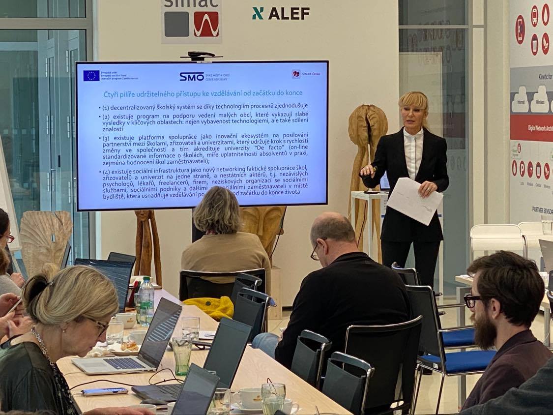 smartcesko's tweet photo. Aktuálně přednáší Simona Weidnerová, specialistka na vzdělávání, která opírá své poznatky o seriózní výzkumy. Hlavním tématem je Zajištění kvalitního vzdělání a schopnosti uplatnit se po celý život.
#vzdelavani #celozivotniuplatneni #smartcesko #udrzitelnecesko https://t.co/IVFBFPkcz3