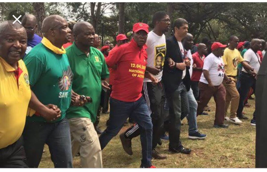 BLFnativesonly's tweet photo. @SuperiorZulu #SUNSETCLAUSE AND #CODESA2 PLUS THIS ๐ https://t.co/mwPcHUO8LD