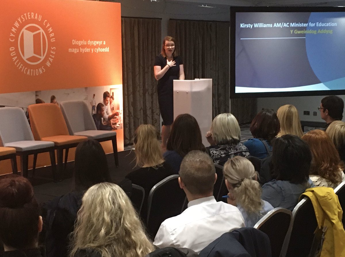 kate_stok_dav's tweet photo. We're so pleased that @wgmin_education found time on this landmark #curriculumforwales day to speak to Exams Officers at #EO2020 - inspiring words, diolch yn fawr iawn. https://t.co/Uf5ETccKcH