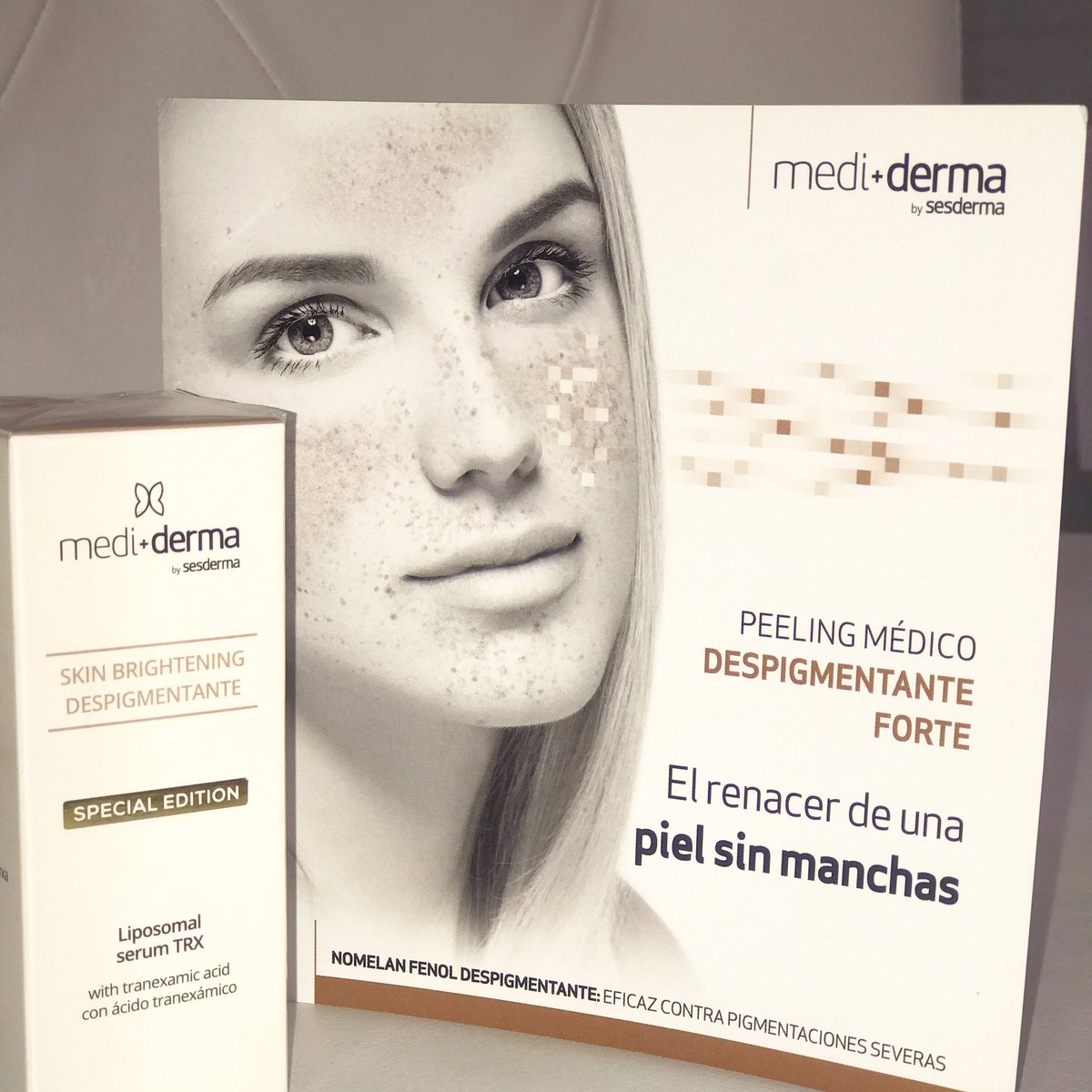 ¡ACABA CON LAS PIGMENTACIONES DE TU PIEL! 
Para pieles con manchas severas o con tono irregular. •Aclara y elimina manchas.
•Atenúa los signos de el envejecimiento.
•Afina y reafirma la piel.
•Devuelve luminosidad al rostro.