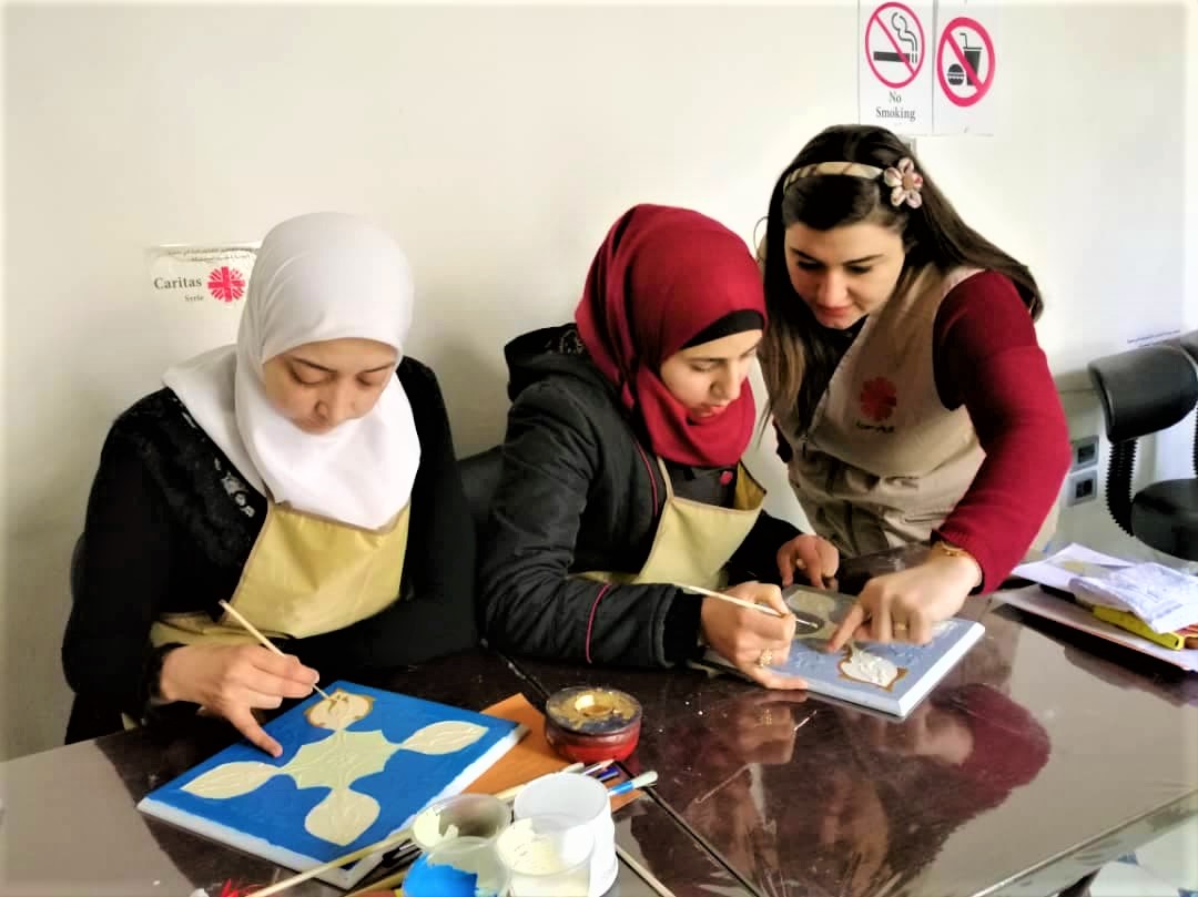 caritassyria's tweet photo. In light of the importance of preserving the Syrian intangible heritage and in an attempt to develop it, seventeen trainees were accepted to participate in the second Al-‘Ajami Art Workshop, held by CS Damascus Office at its Youth Center in Al-Midan area.
#Caritas #SyrianHeritage https://t.co/7q254gd61E