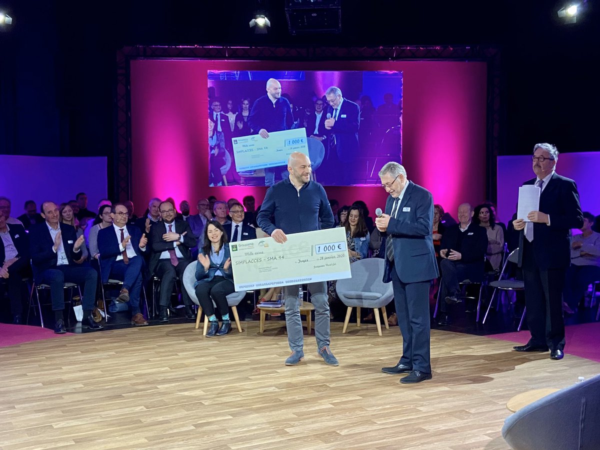 GroupamaNordEst's tweet photo. @domchevallier10 remet le #trophéepro @GroupamaNordEst #aube à l’entreprise Simplaccès. #solidarité #accessibilite #groupamapro #rencontregroupama https://t.co/LXGLZRpNYi