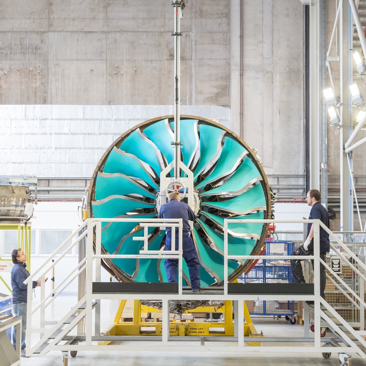 RollsRoyceAsia's tweet image. A Carbon Titanium (CTi) fan set is being installed on a test engine for Advanced Low-Pressure System testing - just one of many that we run for our #Ultrafan in facilities across the globe. Learn more about our #IntelligentEngine vision at: ow.ly/G4N550y6K9f
