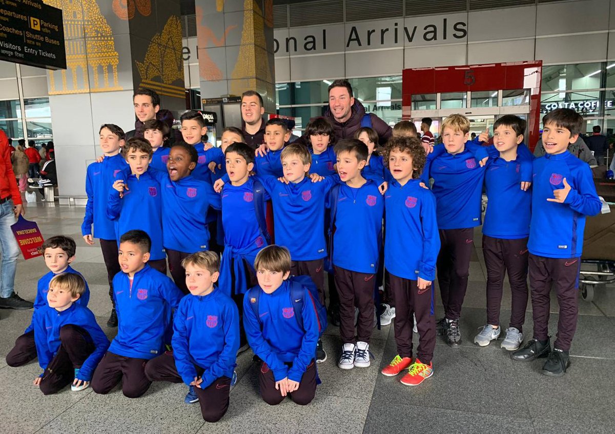 BarcaAcademy's tweet image. 💙❤ La #BarçaEscola Barcelona ja ha aterrat a Delhi, on divendres començarà la #BarçaAcademyAPAC Cup 🇮🇳🇨🇳🇸🇬🇦🇺🇪🇸🇯🇵🇹🇷