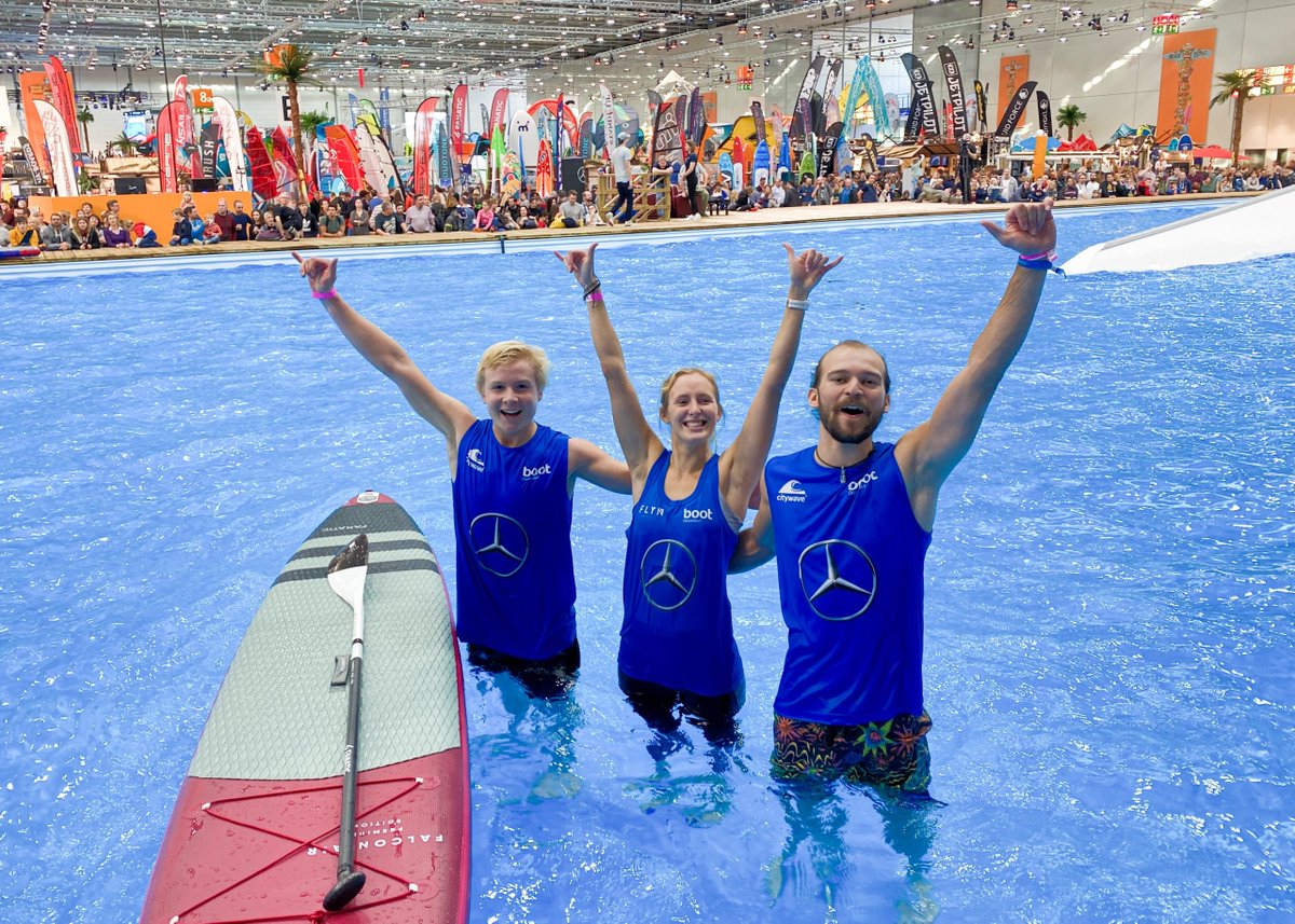 Das Racen mit Paddel und SUP-Board stand am finalen Sonntag der 51. boot Düsseldorf im Aktionsmittelpunkt der Surfhalle 8a. 
#bootdüsseldorf #indoorrace #suprace #supshorttrackmasters #superflavor superflavor.de/team-fanatic-b…
