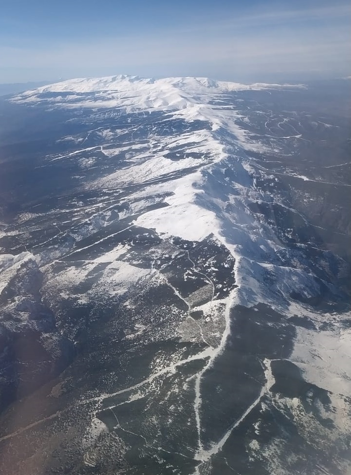 Así está Sierra Nevada de blanca y elegante. Naturaleza en estado puro. Foto de <a href="/josecarlosroman/">JC Roman</a> tomada a primeras horas de la tarde del 27 de enero de 2020. <a href="/websierranevada/">Sierra Nevada</a> <a href="/SNevada_Parque/">Amig@s Sierra Nevada</a> <a href="/SEOSierraNevada/">SEO-Sierra Nevada</a> <a href="/EoeSierraNevada/">EscuelaOficialEsquí</a> <a href="/ILSierraNevada/">I Love Sierra Nevada</a>