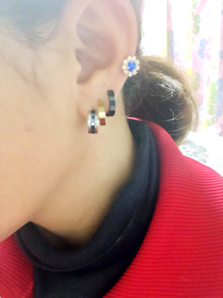 Angel Hana ステンレスピアス 金属アレルギー対応 4個目のピアス開けました 穴だらけ 4つ目のピアス を空けてみました 金属アレルギーなのでステンレスピアスを使用です 耳が穴だらけになりそうかな 笑 でも良く考えたらそもそもフルフェイスが