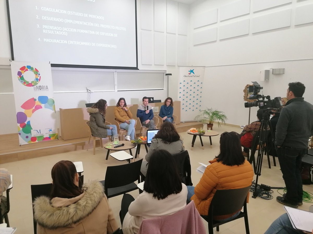 ArrabalAID's tweet photo. El #PlanFermenta de @quesosdemalaga y #DeColores para la inserción laboral de personas con diversidad funcional cierra las experiencias locales de #InnovarconPropósito #LaNoriaSocialHub @lanoria_mlg #Pizarra. "Es el trabajo quien tiene que adaptarse a las personas, no al revés". https://t.co/5Ygw7Zx8jv