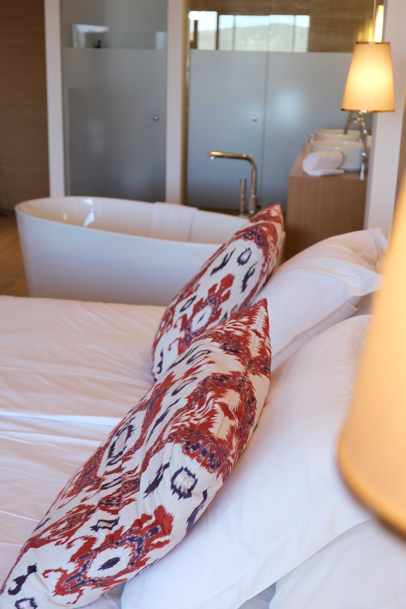 What could be more luxury than enjoying a relaxing bubble bath at the end of your day. This is what holidays are all about! 

#HotelCoronado #BubbleBath #Hotel #Mallorca #ValentinesDay #happyvalentinesday #Amor