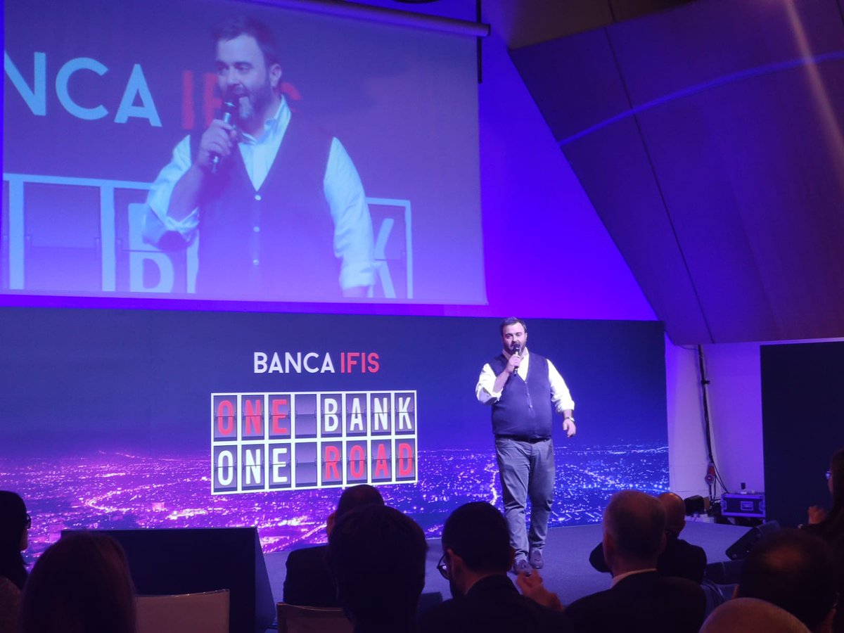 rafzing's tweet photo. Sono stati due giorni bellissimi. Si sancisce la forte intesa del team, unito nel percorso che ci confermerà la migliore Banca per le #PMI. Ci aspetta un triennio intenso; energia, sinergia e integrazione saranno le nostre armi vincenti. #onebankoneroad https://t.co/xG6QZZyMuj
