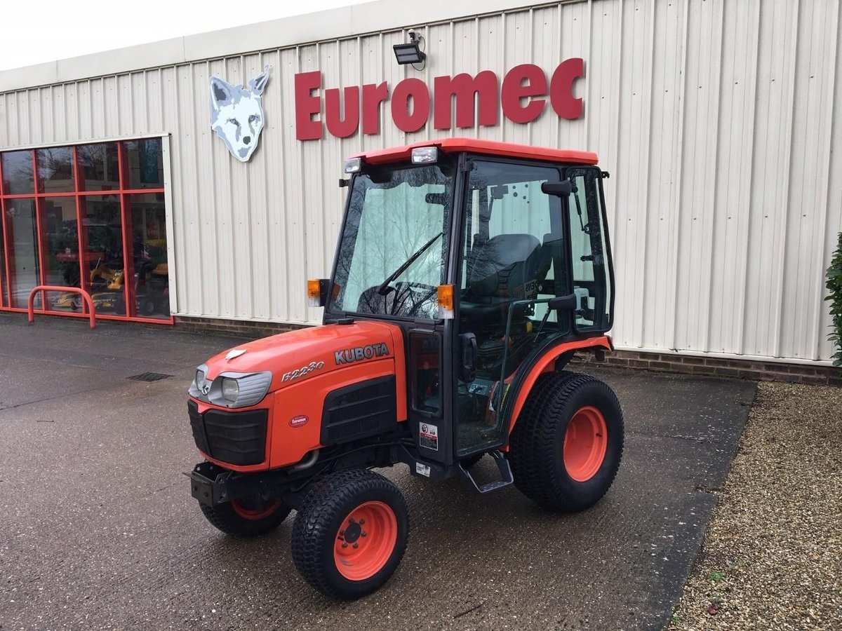 23HP Hydrostatic (HST) Compact Tractor, c/w full air conditioned cabin.
2007 Model, 2337 hours on clock
Fully serviced with warranty
Excellent condition throughout  buff.ly/2U5odZh