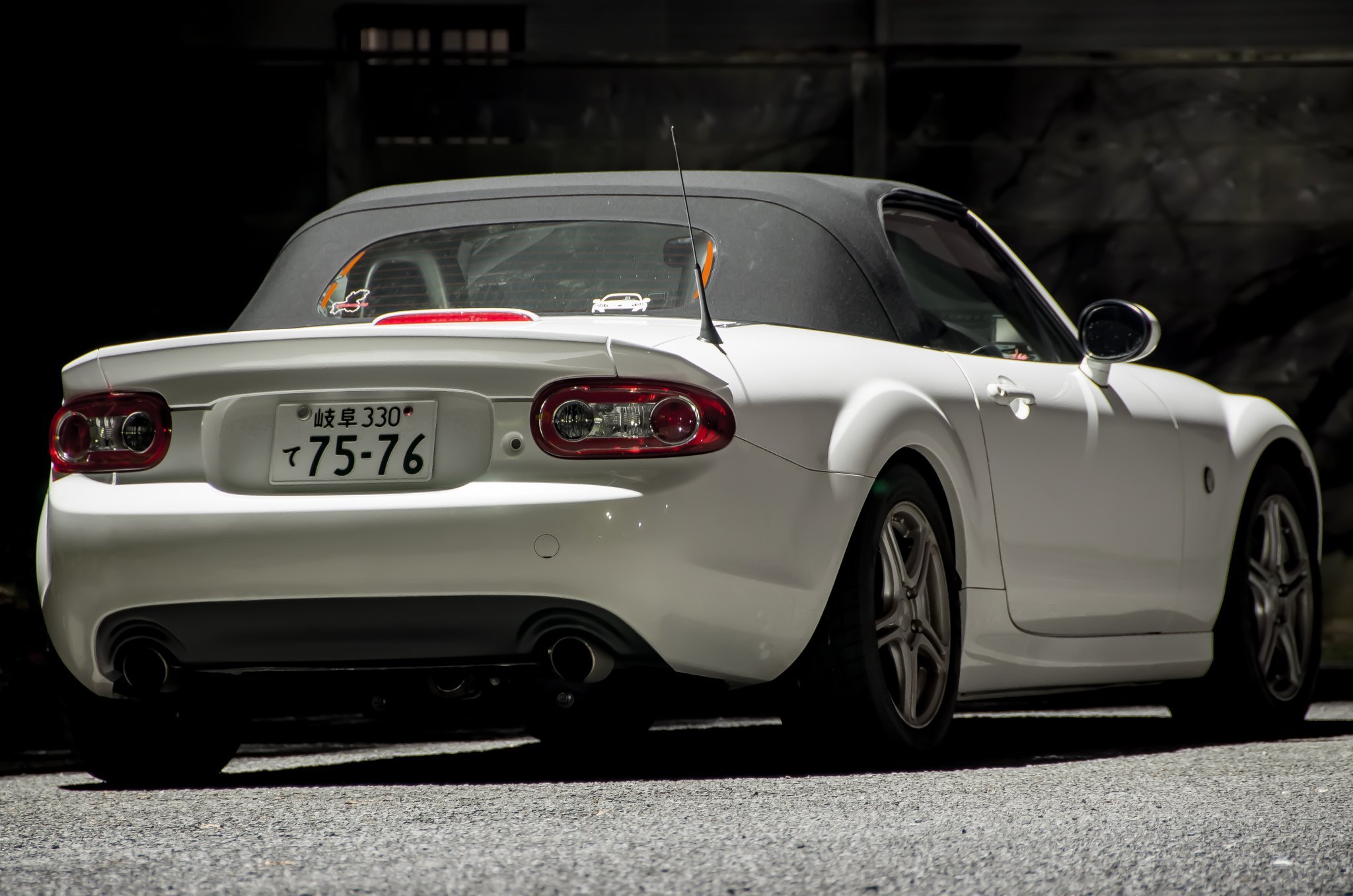 どらどらむ 希望ナンバーの理由を語れ 真面目に話すとnc3の時のマツダの広報車のナンバーです 当時マツダのオフィシャルソングにもなっていた奥田民生の 風は西から のpvにも登場します ありきたりなナンバーは嫌だったときにこのpv見て決めました