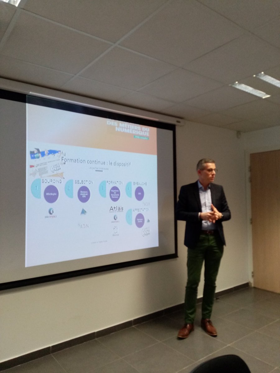 m_amelieriviere's tweet photo. Jour 2 #semainenumerique :  Échanges sur la thématique Recruter autrement dans le secteur du numérique avec 13 entreprises. Présentation de solutions possibles : #investindigitalpeople, accompagnement à la mixité professionnelle et dispositif  régional de formation. https://t.co/YBGU3kT11k