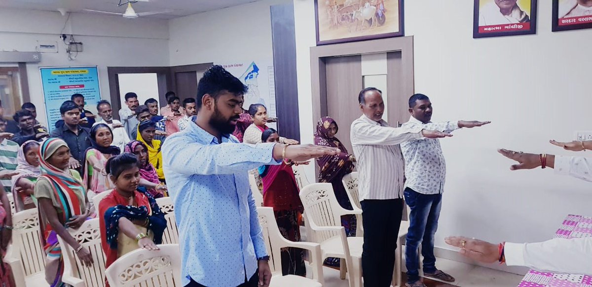 ChildScheme's tweet photo. Dept sensitized and made aware Panchayat members and community on Child Rights,Child related acts,various Helpline nos and Women Welfare Schemes run by the U.T. of Daman District followed by taking Oath on BBBP after completion of the programme at Gram Sabha at various Panchayats https://t.co/M4j61LKDKW