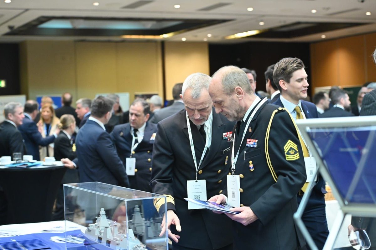 DefenceIQNews's tweet photo. More from the networking break at #surfacewarships! Great conversations taking place between naval leaders and industry discussing Naval Power in a Digital Era https://t.co/r7fH3WCdvu