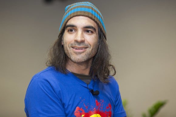 Telefonica's tweet photo. Orgullo @Telefonica ‼️

@chemaalonso investido Doctor Honoris Causa por la @urjc 

“Ser Hacker es estar dispuesto siempre a hacerse preguntas para mejorar. Hackers: el mundo está ahí fuera esperando que lo cambiéis” 

Enhorabuena Chema. #SomosTelefonica https://t.co/A3oVbzRtk5