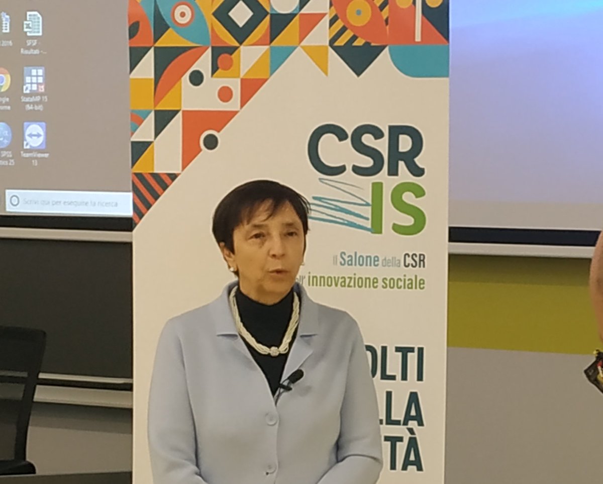 smartcommonslab's tweet photo. Le riflessioni finali sono affidate a Enrico Sorano Docente @unito, che chiude la tappa di Torino!  #CSRIS20TO Prossima tappa, Milano, il 6 febbraio! Programma e iscrizioni 👉https://t.co/Q4wcmHUkqr https://t.co/DKV4pvKXZZ