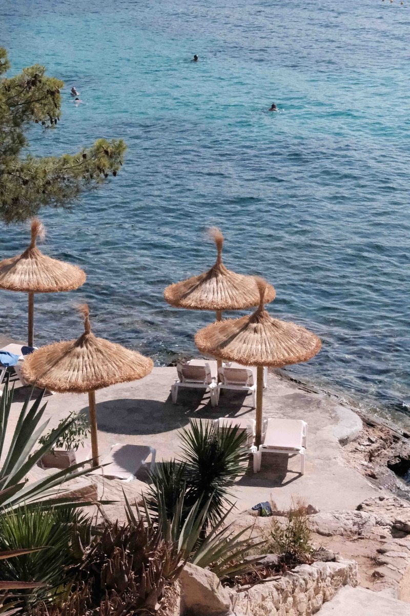Take a stroll down to the bay, take your shoes off and dip them in that Mediterranean water. 

#Paguera #calafornells #HotelCoronado