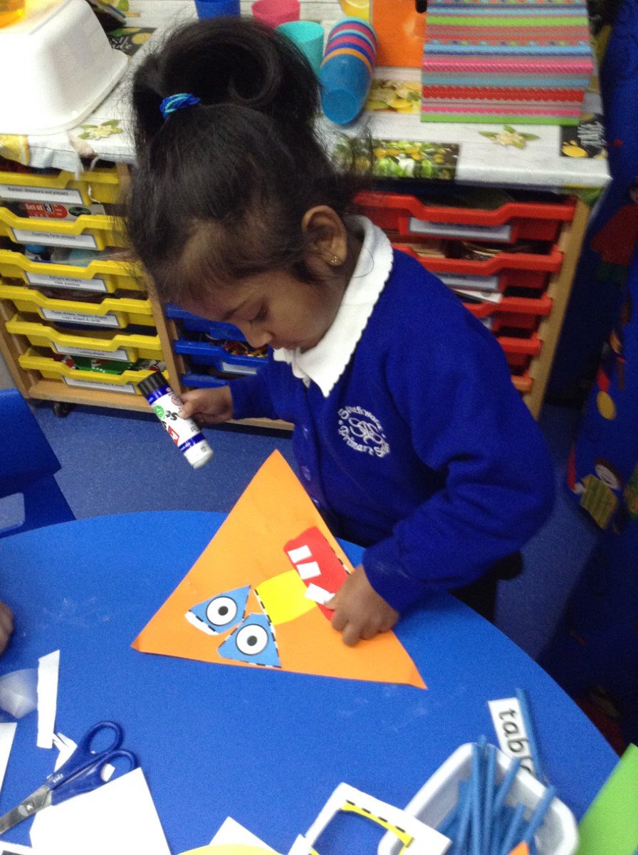 SouthwoldSchool's tweet photo. EYC have been using their cutting and paper skills to make shape aliens. What fabulous language they used when talking about the properties of shapes: โItโs a circle because it is round and itโs got no corners.โ ๐ด๐ต#finemotorskills #aliens #propertiesofshape https://t.co/iwqpeqVmic