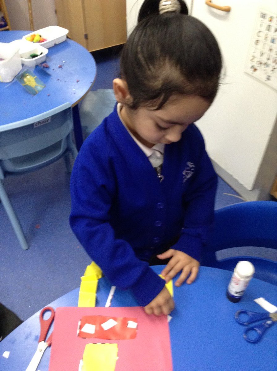 SouthwoldSchool's tweet photo. EYC have been using their cutting and paper skills to make shape aliens. What fabulous language they used when talking about the properties of shapes: โItโs a circle because it is round and itโs got no corners.โ ๐ด๐ต#finemotorskills #aliens #propertiesofshape https://t.co/iwqpeqVmic